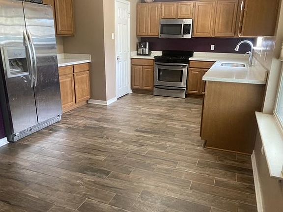 Kitchen with room for 6 person dining table