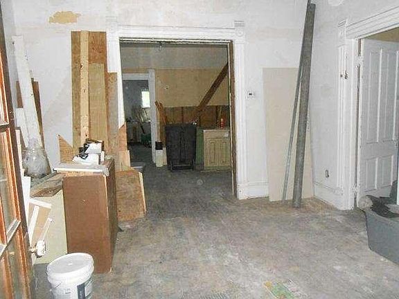 4th image of 3229 W Saint Paul Ave