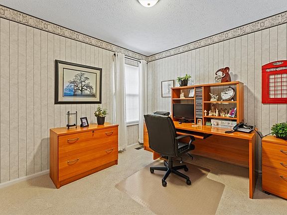 4th image of 8185 Summer View Dr