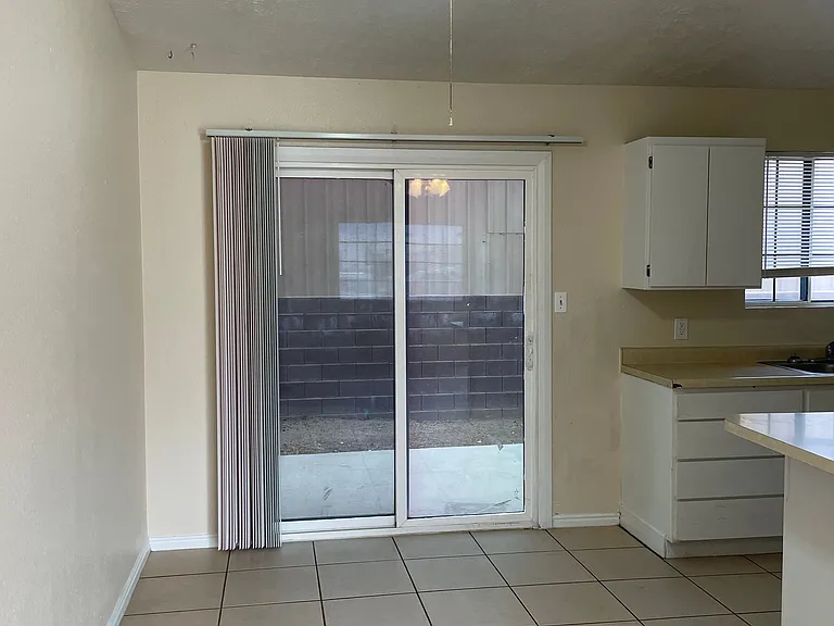 141 N Yucca St #6 — Photo 5