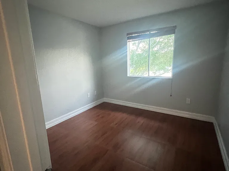 2606 SE 15th Pl — Photo 3