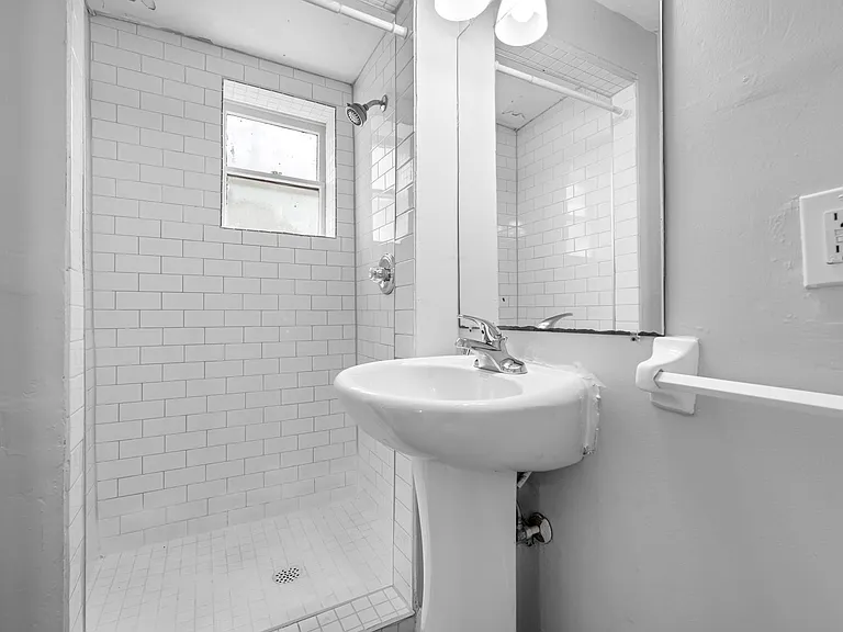 7707 N Huntley Ave — Photo 12