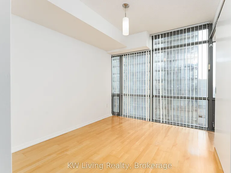 37 Grosvenor St #1603 — Photo 9
