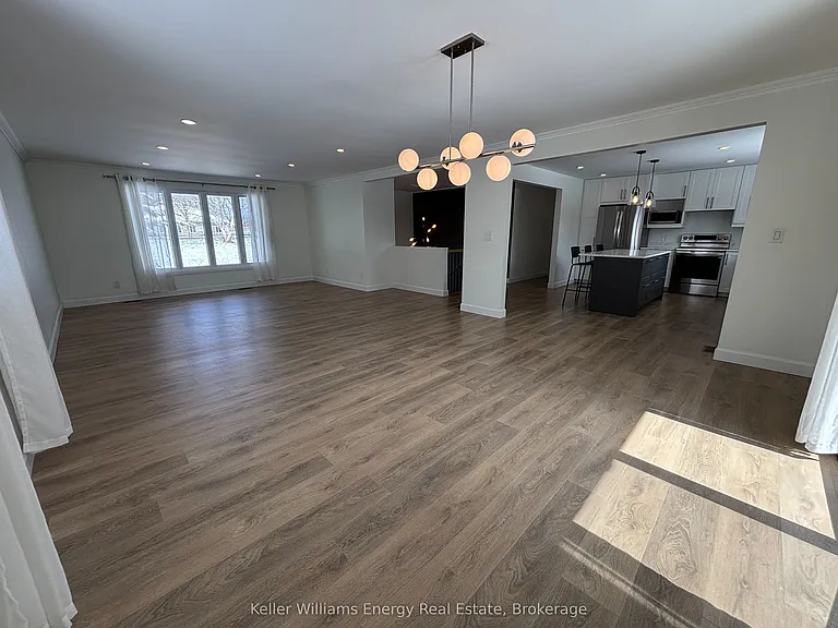 497 Wellington Main St — Photo 15