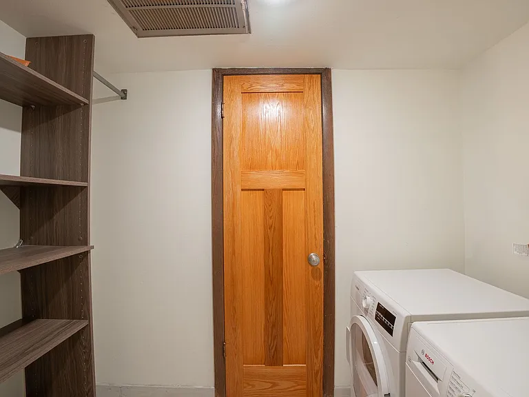 3055 N Oakland Ave — Photo 13