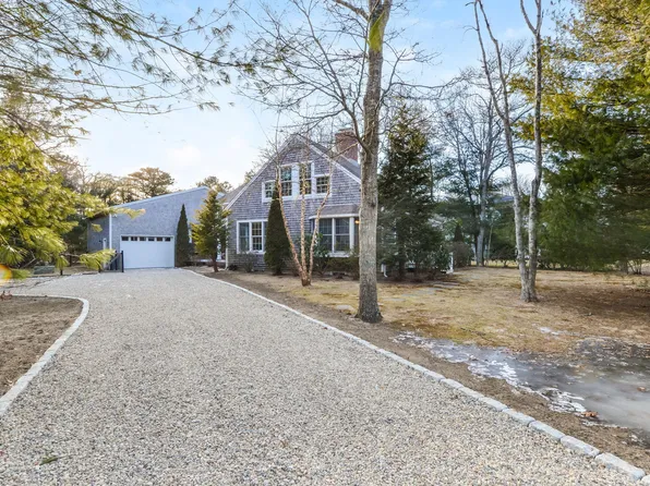 21 Smilin Jack Lane, East Falmouth, MA 02536