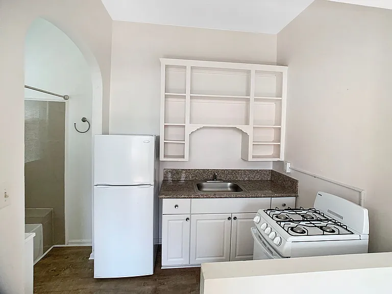 854 10th Ave — Photo 12