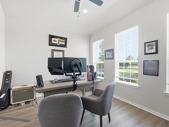 5th image of 2603 Emerald Ln