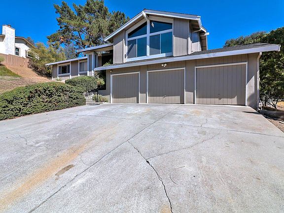 3rd image of 16740 Oak View Cir