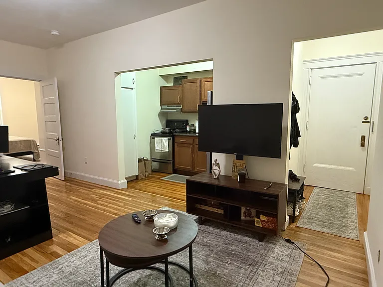 179 Winthrop Rd #6 — Photo 5