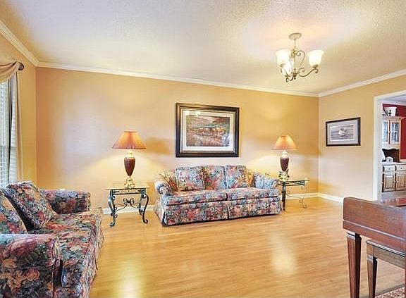 5th image of 421 Brookmeade Dr