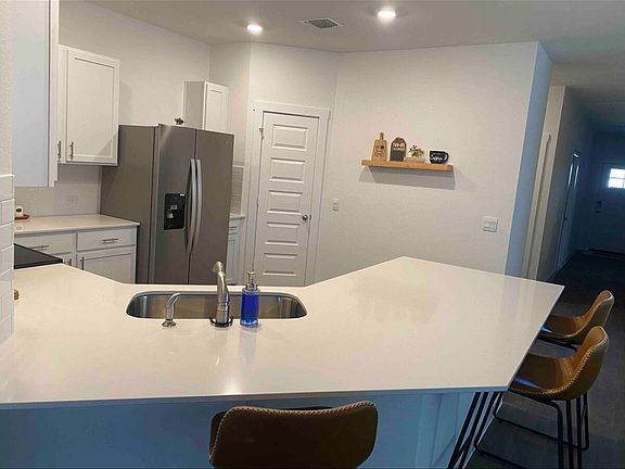 5th image of 315 Pedernales Ln