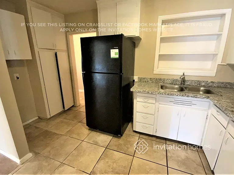 840 E Mountain View Rd — Photo 4