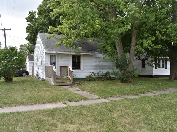 110 W Oak St, Paxton, IL 60957