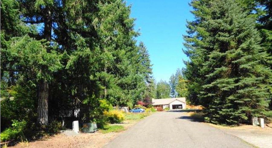 2nd image of 40 SE Mount Ellinore Ct