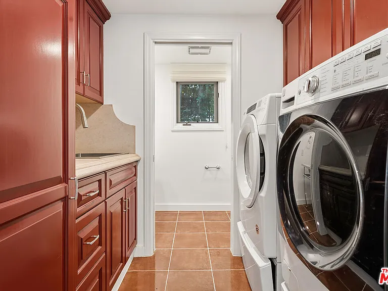 1200 N Doheny Dr — Photo 13