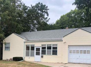 502 Riverside Dr, Yankton, SD 57078