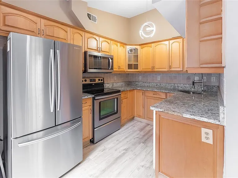 3826 Lake Shore Dr — Photo 9