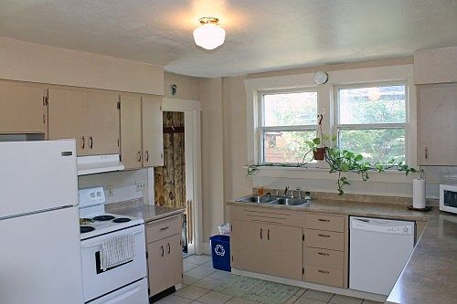 3rd image of 526 E Rose St