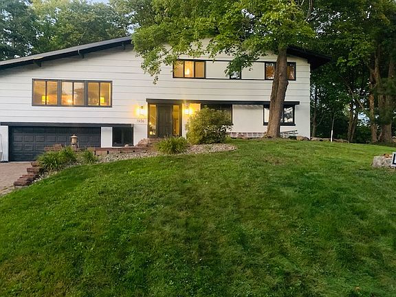 2nd image of 1936 Woodhaven Ln