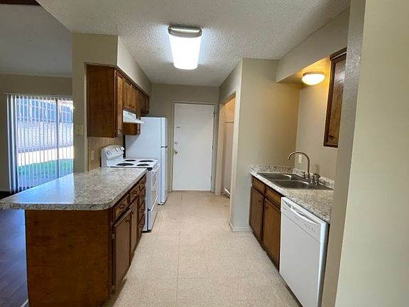 4th image of 2812 Sunset Dr