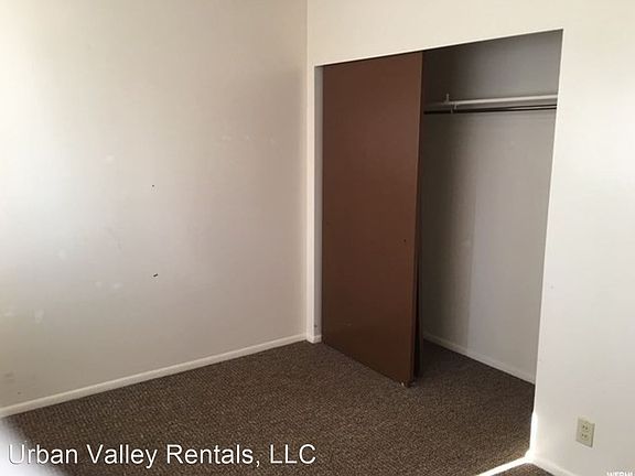 3rd image of 153 W 250 N #10798085