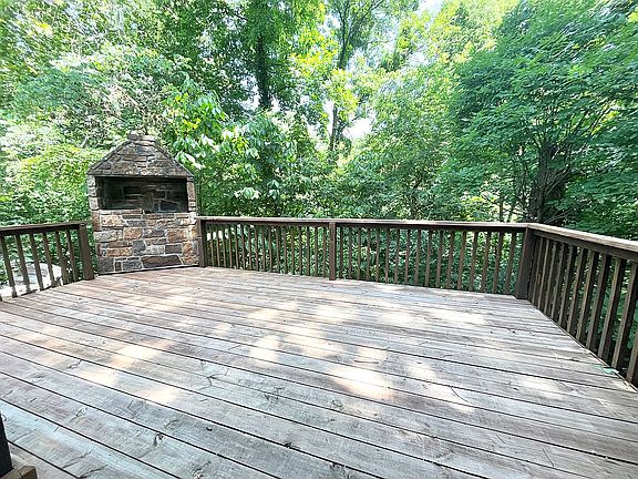 Outdoor fireplace