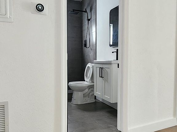 4th image of 535 NW 41st St #2
