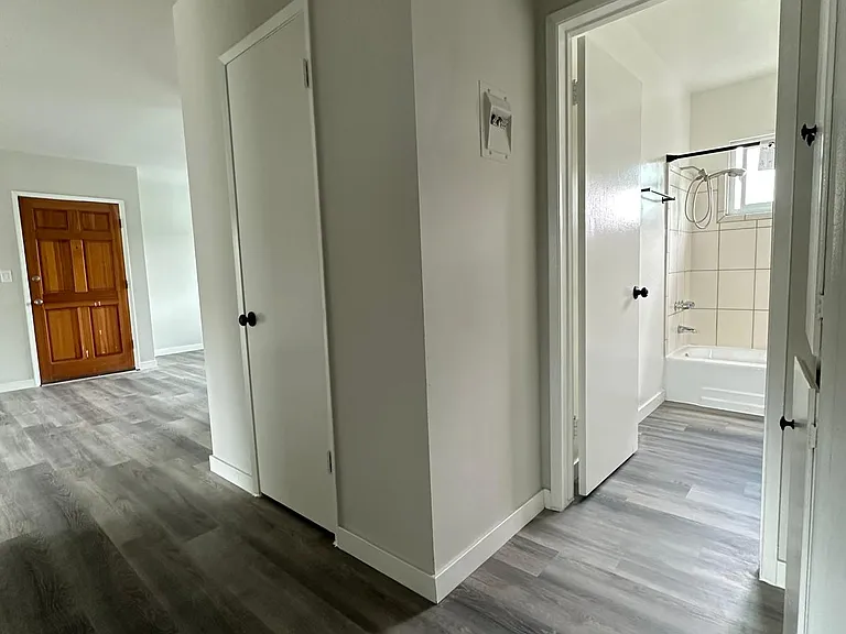Encino Royal — Photo 12