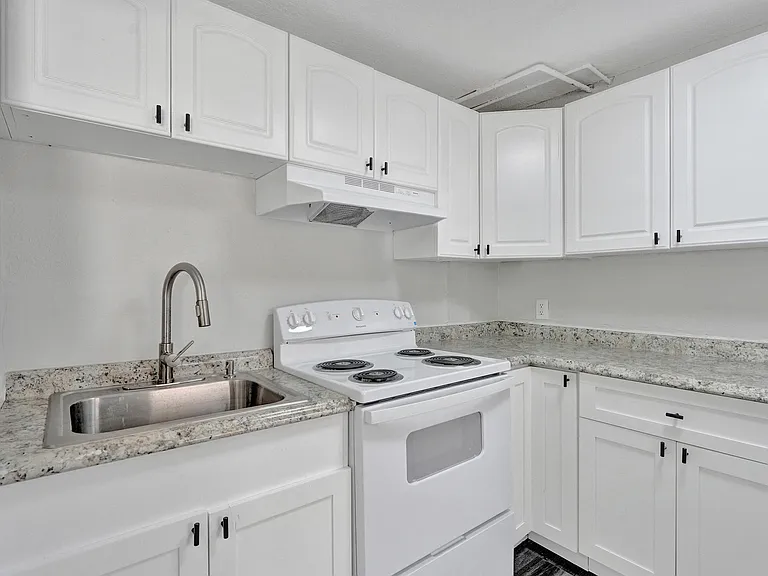 234 NE 14th Ave #2 — Photo 7