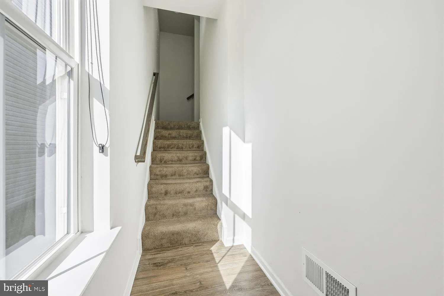 3 bed, 3.5 bath, 2280 sqft, $3,300 — Photo 3