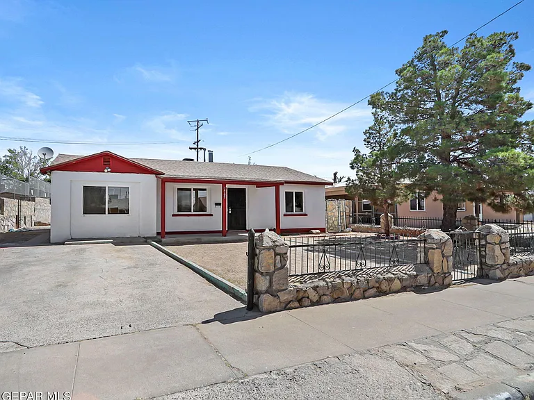 7707 Parral Dr — Photo 1