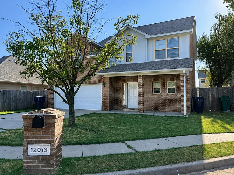 12013 Garden Ct — Photo 2