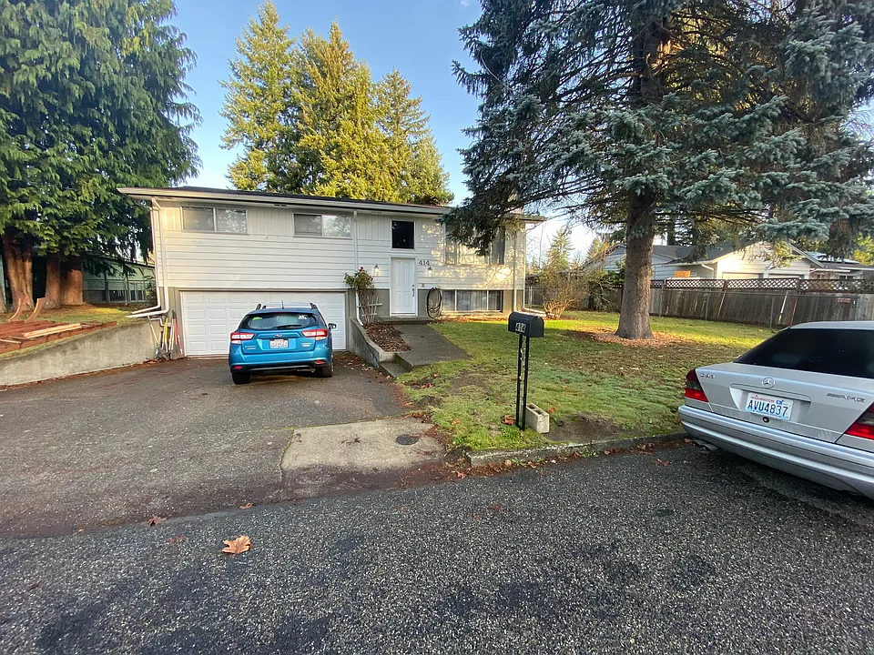 414 W St SE