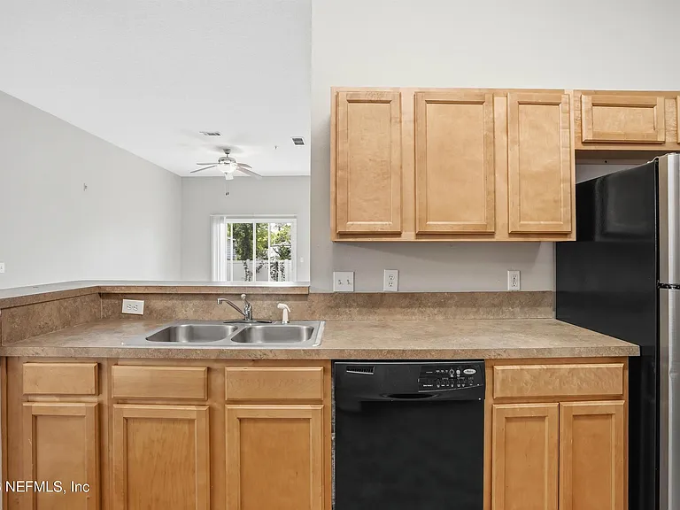 5150 Playpen Dr #4 — Photo 7
