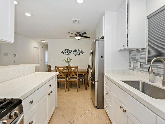 3rd image of 15415 Avenida Manzana
