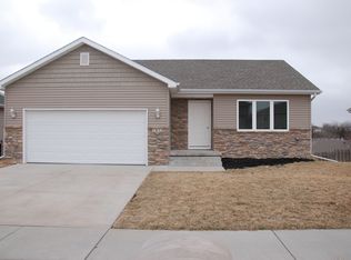 1852 SW 37th St, Lincoln, NE 68522
