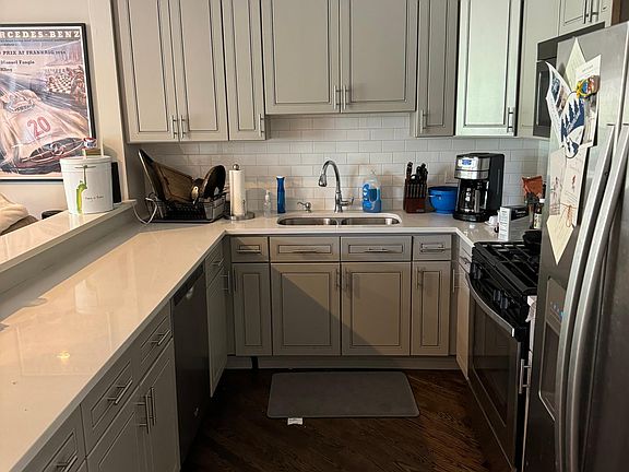 2nd image of 2636 N Lincoln Ave APT 2