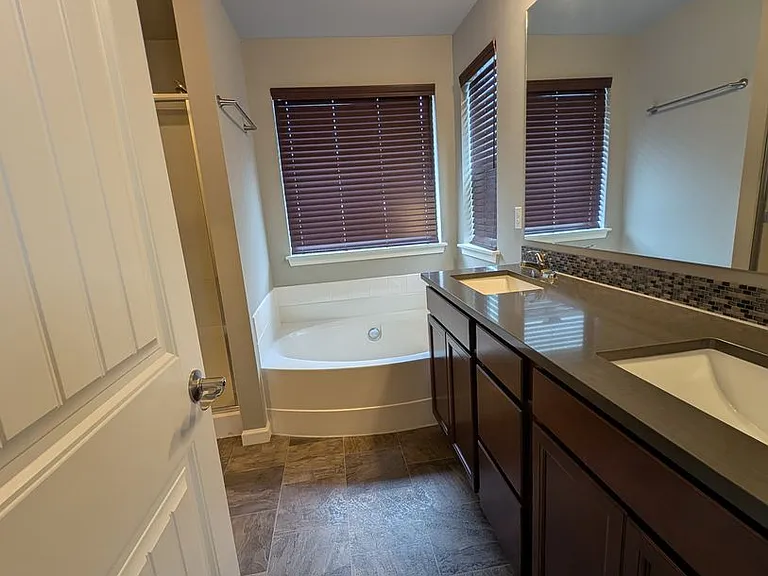 3887 Portside Dr — Photo 28
