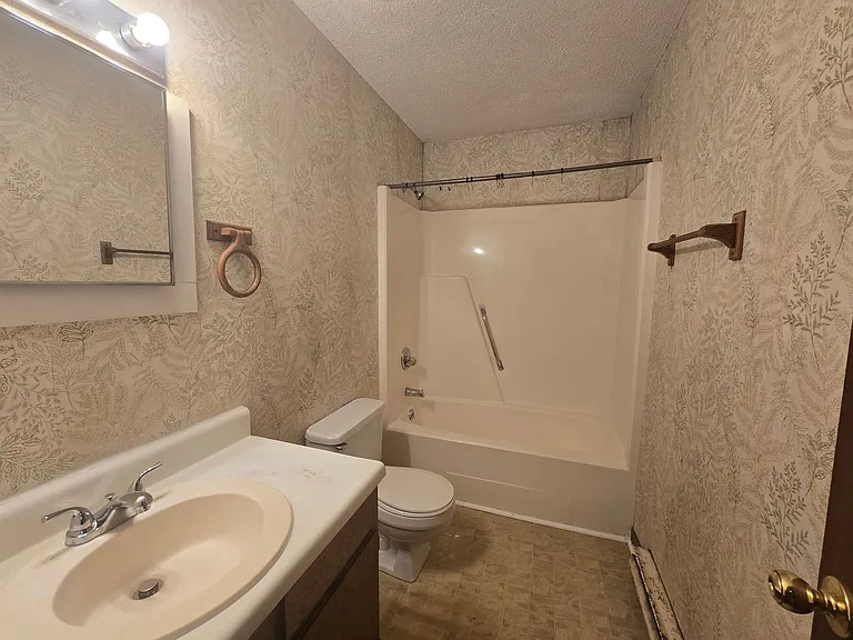 208 Julian Ave — Photo 7