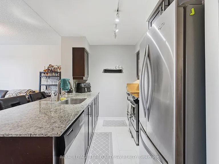 35 Bastion St #513 — Photo 6