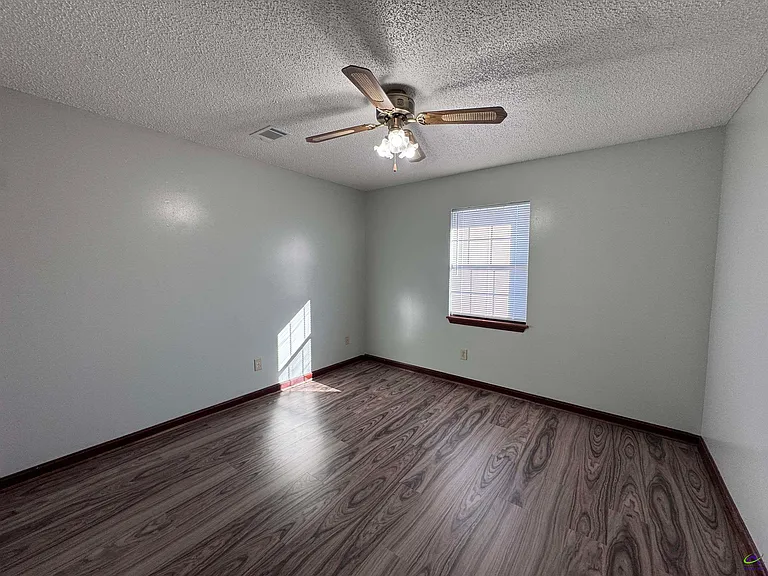 111 Rainbow Ave — Photo 9