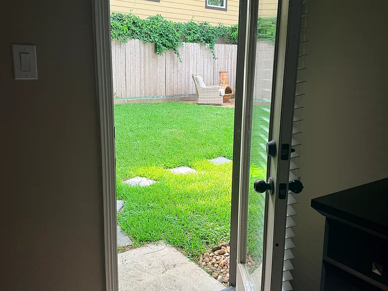246 Clear Water St E — Photo 25