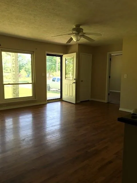 3 bed, 1438 sqft, $1,200 — Photo 3