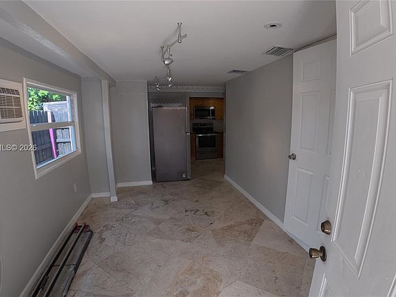 4th image of 5400 SW 36th St #1