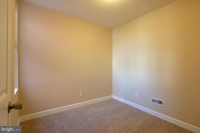 6241 N Woodstock St — Photo 9