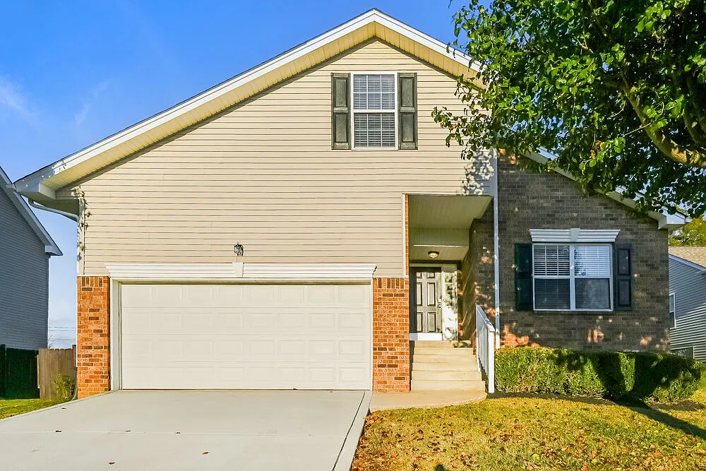 3 bed, 2.0 bath, 1772 sqft, $2,465 — Photo 1