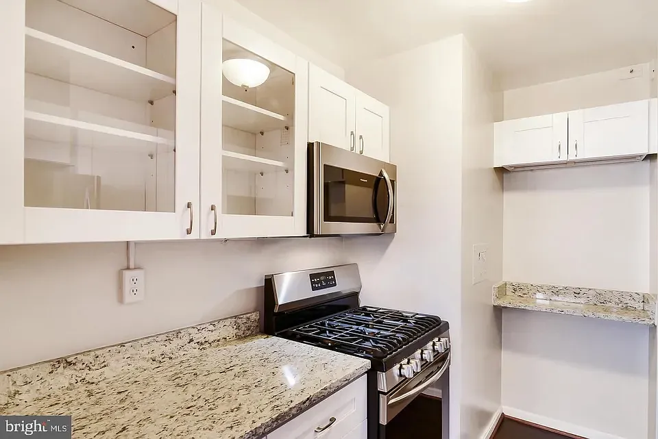 1 bed, 712 sqft, $2,825 — Photo 3