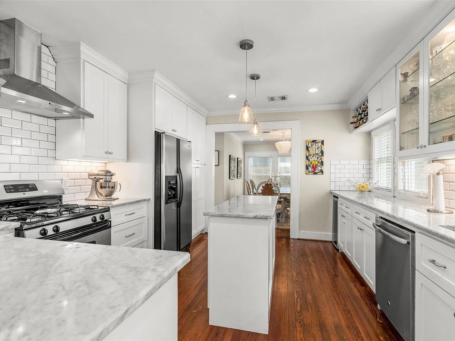 2 bed, 2.0 bath, 1300 sqft, $4,000 — Photo 4