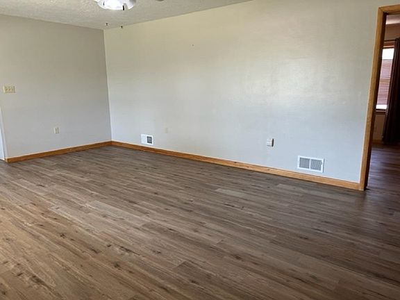 3rd image of 3021 Wright Ave